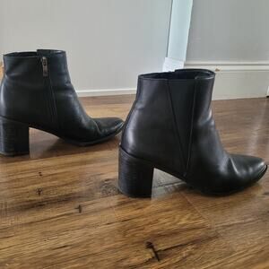 Franco Sarto Bette Women's Black Chelsea Boots Size 9.5M Ankle Booties Chic